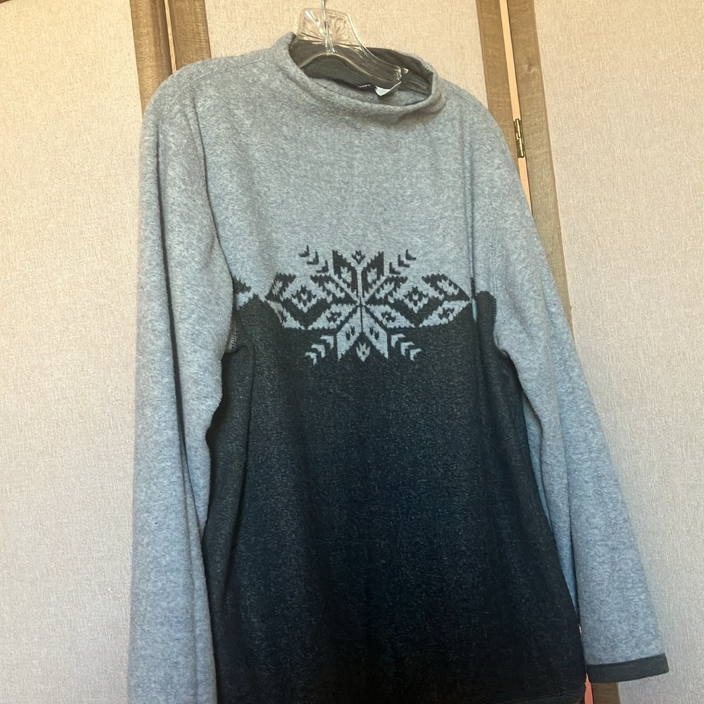 FINAL MARKDOWN Gray Snowflake Sweater large - Picture 2 of 5
